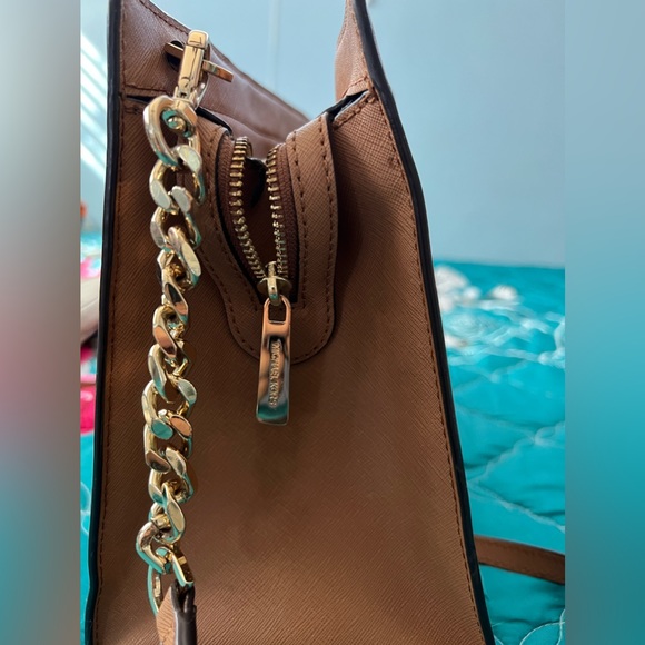 Michael Kors Tote 👜 - Picture 5 of 8